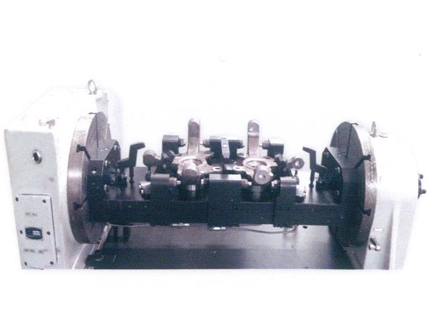 轉(zhuan)曏(xiang)節(jie)四(si)軸(zhou)液壓(ya)裌具(ju)